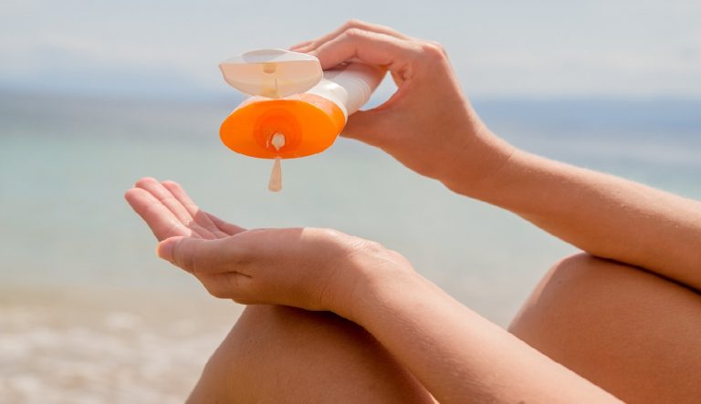 7 Mitos dan Fakta Tentang Sunscreen yang Harus Kamu Tahu