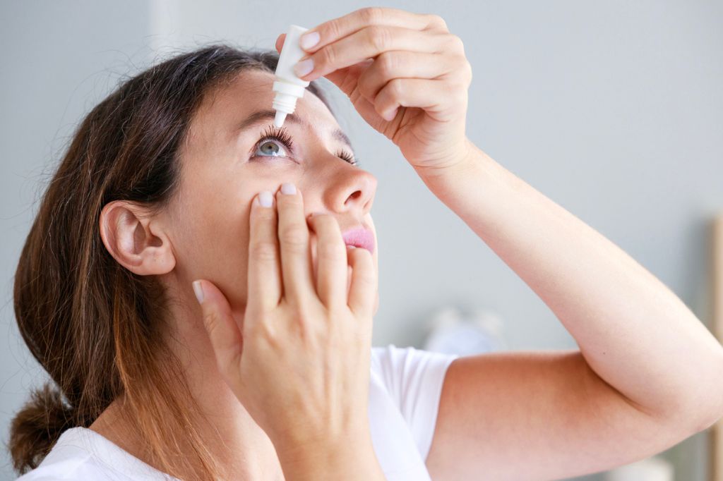 10 Tips Mengatasi Mata Kering secara Efektif