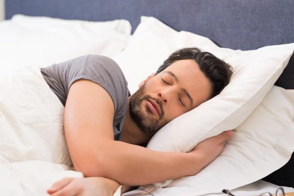 7 Posisi Tidur yang Baik untuk Penderita Masalah Paru-Paru