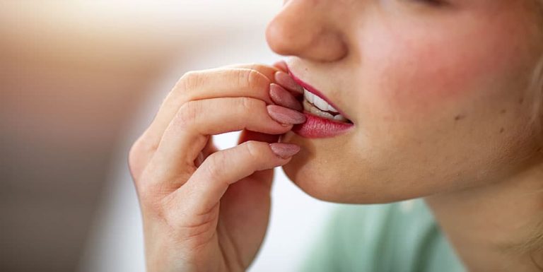 10 Kebiasaan Buruk yang Bisa Merusak Gusi