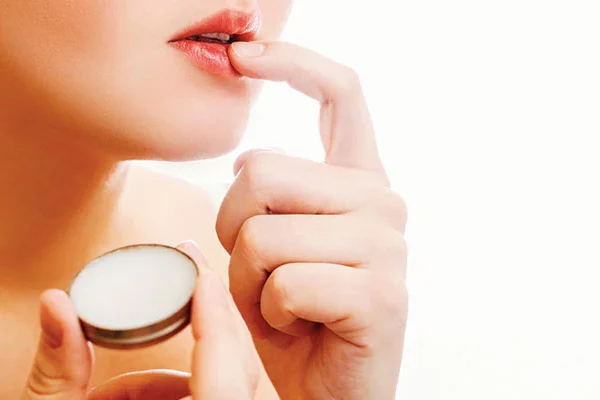 5 Masker Bibir Alami yang Bisa Kamu Buat di Rumah