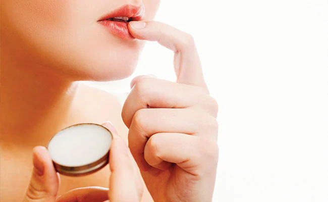 5 Masker Bibir Alami yang Bisa Kamu Buat di Rumah