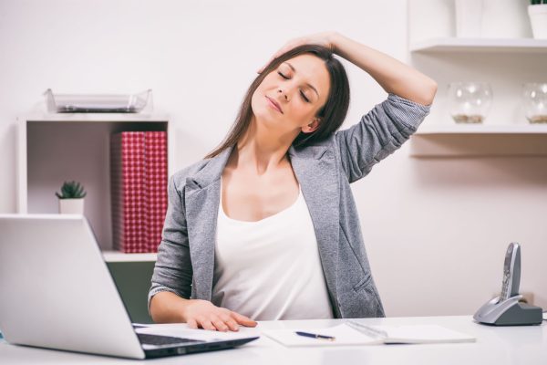 10 Gerakan Leher yang Bisa Kamu Lakukan di Kantor