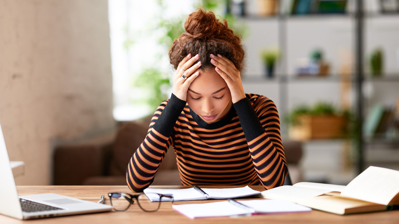 5 Cara Mengontrol Hormon Kortisol agar Tidak Stres Berlebihan