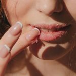 5 Langkah Mudah Eksfoliasi Bibir Tanpa Bikin Iritasi
